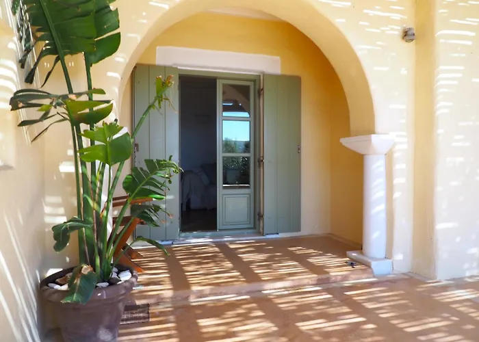 Ochre Dream, Beach Front & Sunset Villa Naousa